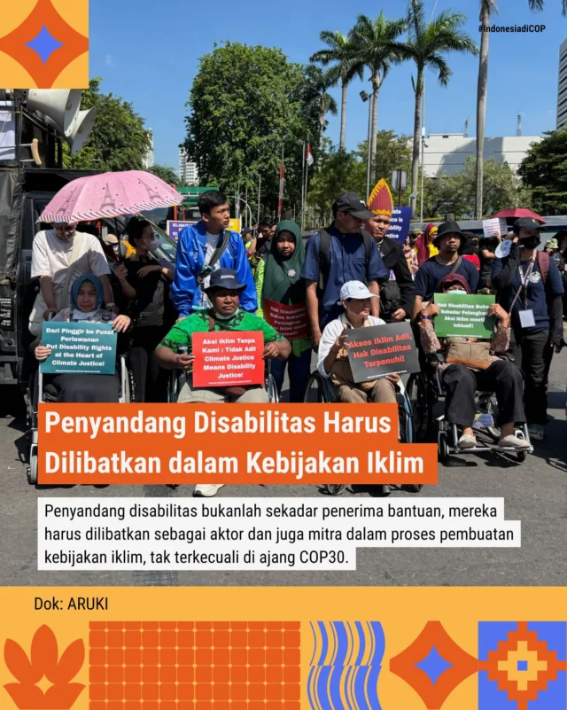 “Pemerintah harus menegakkan prinsip ‘Nothing About Us Without Us’ dalam COP30, sehingga penyandang disabilitas dilibatkan sebagai aktor dan mitra, bukan sekadar penerima bantuan.”

Ketua Umum Perhimpunan Jiwa Sehat Yeni Rossa Damayanti menyampaikan desakan secara langsung kepada Menteri Lingkungan Hidup Hanif Faisol Nurofiq di ajang COP30. 

Desakan ini berisikan agar pemerintah mengakui penyandang disabilitas sebagai konstituen UNFCCC. Sebab, sering kali perumusan kebijakan iklim di Indonesia tidak melibatkan penyandang disabilitas.

Padahal, tak seorang pun boleh ditinggalkan dalam wujudkan keadilan iklim.

#IndonesiadiCOP #COP30

#PenyandangDisabilitas #NothingAboutUsWithoutUs #KeadilanIklim #KebijakanIklim #JagaSatuSetengah #JagaWargaJagaIklim